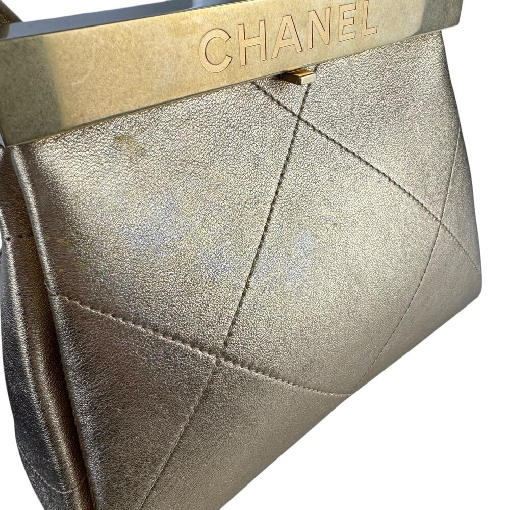 Chanel Matelassé Kiss Lock Frame Shoulder Bag - Picture 15 of 16
